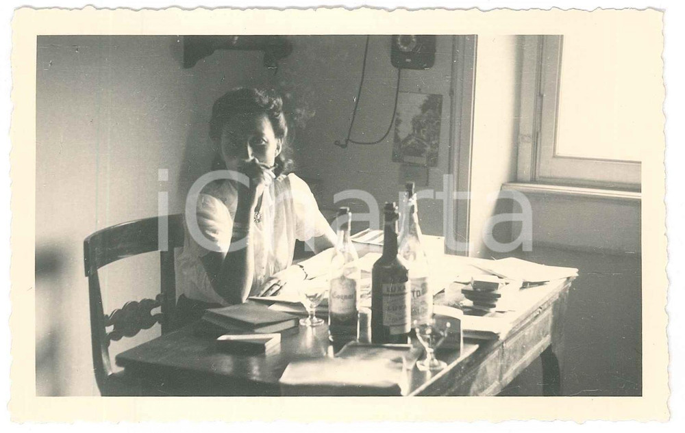 Fotografia d epoca originale 1940 ca MILANO Adriana GHERARDI traduttrice e scrittrice alla scrivania 1 1