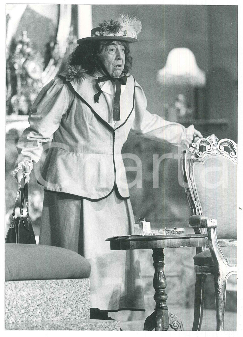 Fotografia d epoca originale 1988 TEATRO Una zingara m ha detto Gino BRAMIERI in costume femminile  Foto 1 1