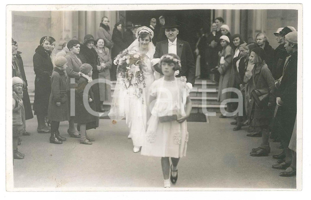 Fotografia d epoca originale 1925 ca BAD KISSINGEN D Bride and groom  Flower girl Photo REHM 14x9 cm 1