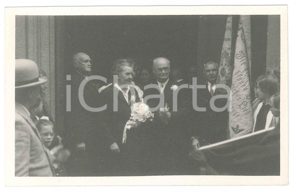 Fotografia d epoca originale 1930 ca GERMANIA Coppia all uscita da una cerimonia  Fotografia anonima 14x9 cm 1