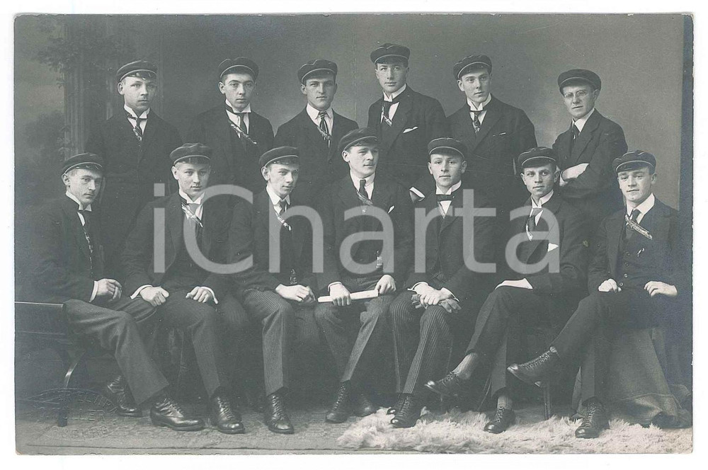 Fotografia d epoca originale 1910 ca AUGSBURG D Group of students Photo Aterlier Elvira  C. MULLER 14x9 1
