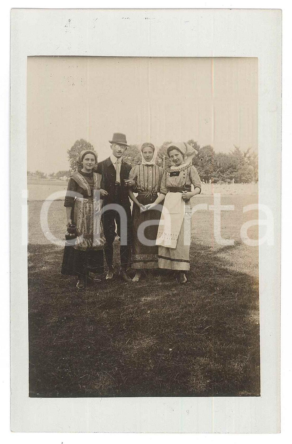 Fotografia d epoca originale 1911 STEINIGTWOLMSDORF D Famiglia in abiti folkloristici Fotografia 9x14 cm 1