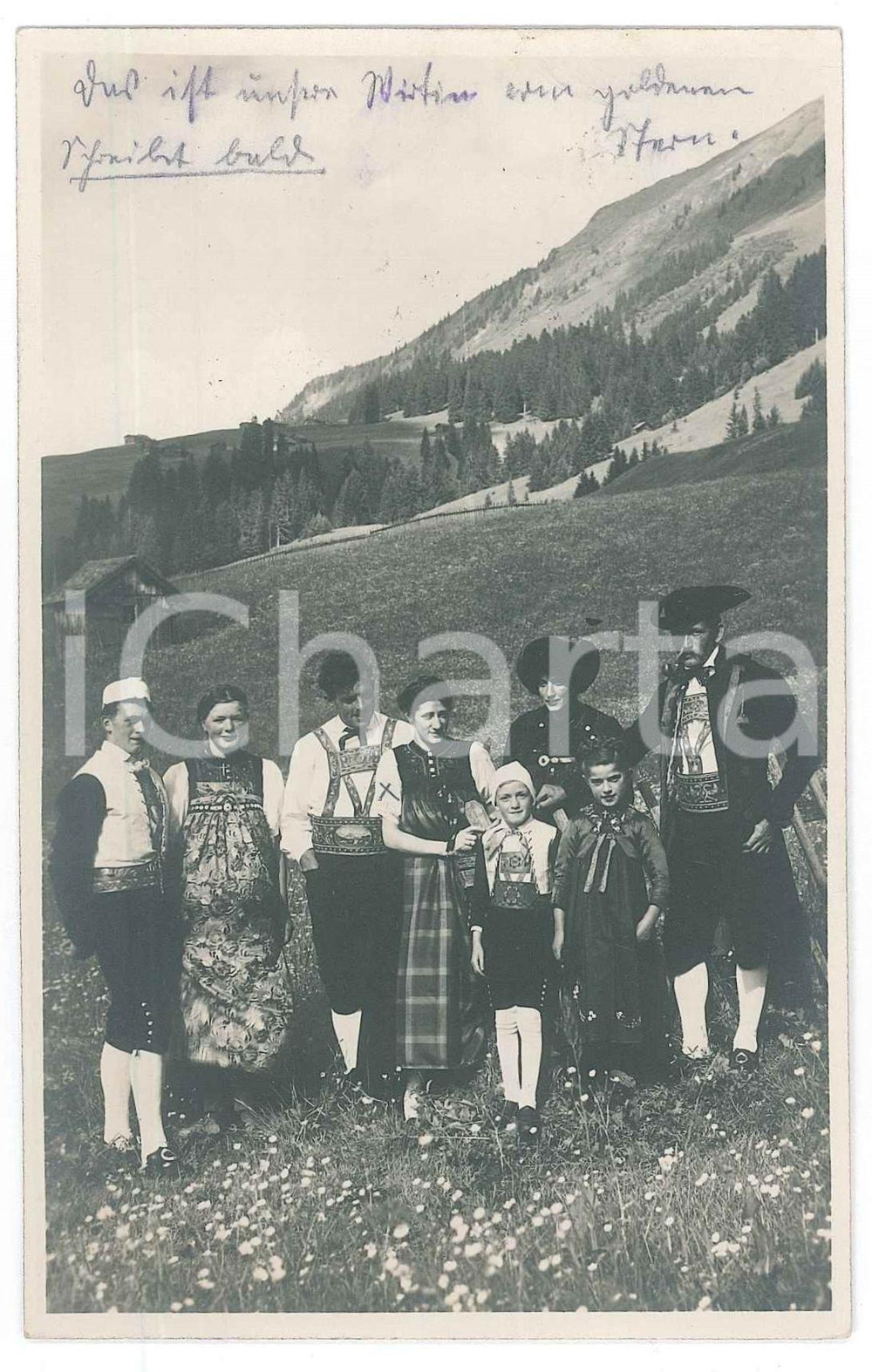 Fotografia d epoca originale 1931 RIEZLERN AUSTRIA Famiglia in abiti folkloristici Fotografia 14x9 cm 1