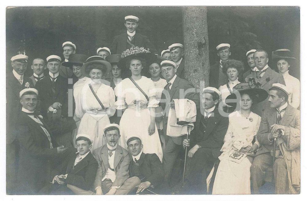 Fotografia d epoca originale 1910 MUENCHEN D Gruppo di giovani in un circolo Foto cartolina 14x9 cm 1