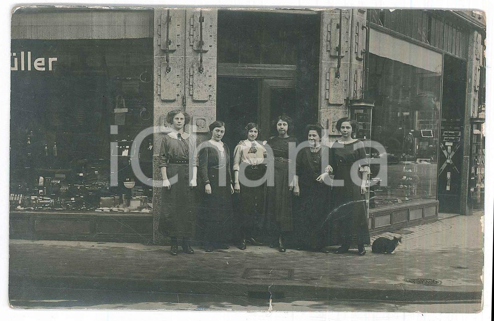 Fotografia d epoca originale 1920 ca KÃ–LN ? Famiglia MULLER davanti al proprio negozio Foto 14x9 cm 1