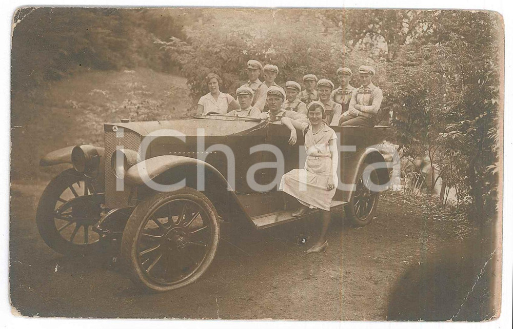 Fotografia d epoca originale 1922 GERMANIA  AUTOMOBILI  Gruppo di giovani in un bosco  Foto 14x9 cm 1