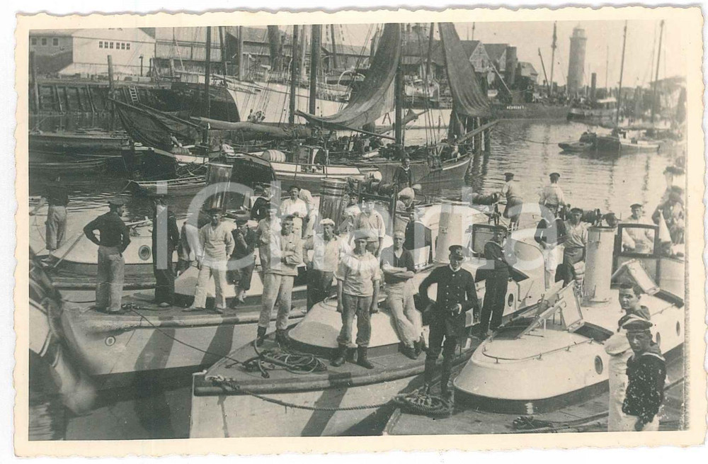 Fotografia d epoca originale 1943 HAMBURG   MARINE SperrwaffenKameradschaft  Gruppo di marinai Foto 1