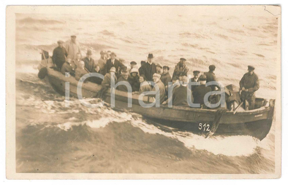 Fotografia d epoca originale 1920 ca HELGOLAND D Gruppo in barca  Foto cartolina A. B. KAUFMANN 14x9 cm 1
