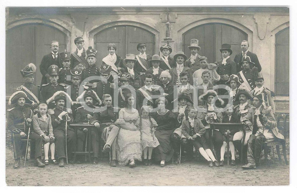 Fotografia d epoca originale 1922 GERMANIA  Teatro amatoriale  Gruppo in costume storico  Foto 14x9 cm 1