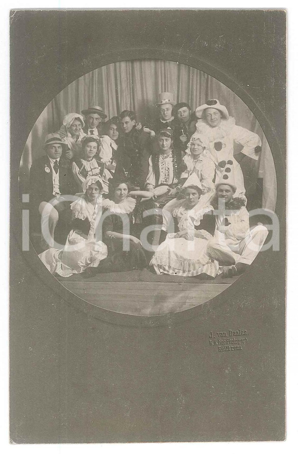 Fotografia d epoca originale 1920 ca HEILBRONN D CARNEVALE  Ritratto di gruppo in maschera Foto 9x14 cm 1