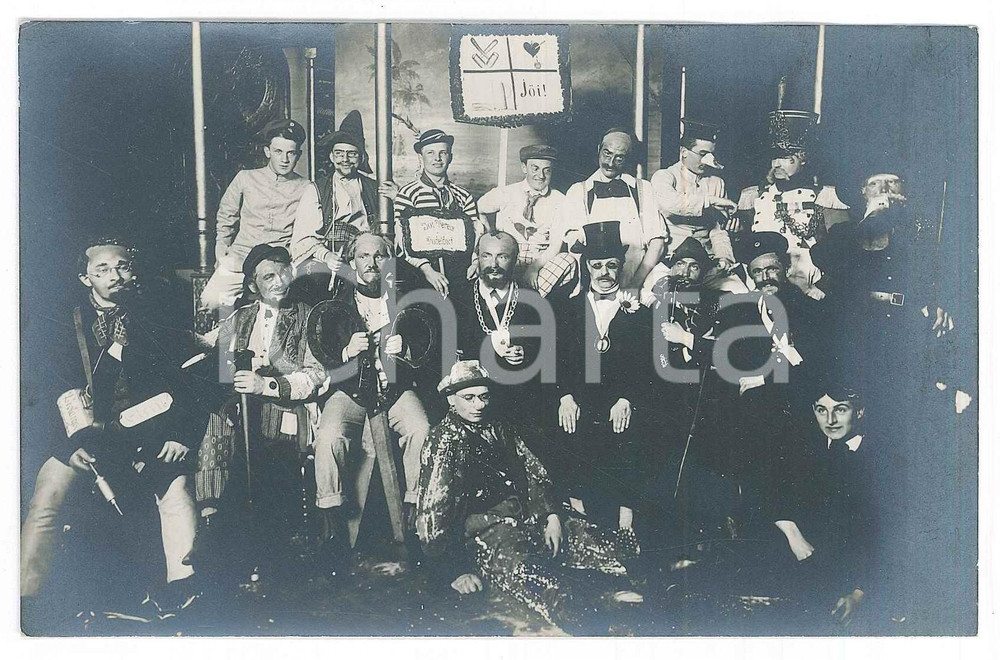 Fotografia d epoca originale 1925 ca PODELDORF GERMANIA  CARNEVALE  Gruppo in maschera 2 Foto 14x9 cm 1