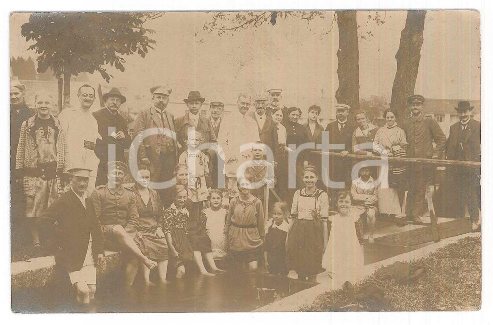 Fotografia d epoca originale 1916 BAD WÃ–RISHOFEN D Gruppo di famiglia presso un canale  Foto 14x9 cm 1