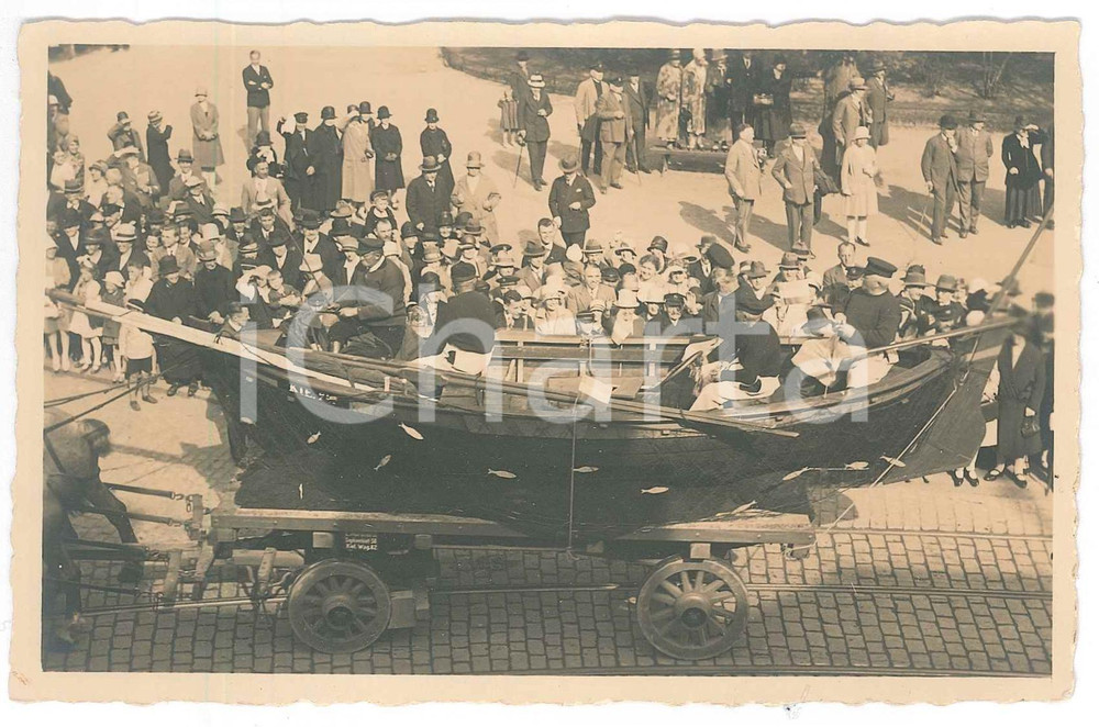 1920 ca GERMANIA Sfilata in costumi tradizionali - Carro-barca *Foto 14x9 cm