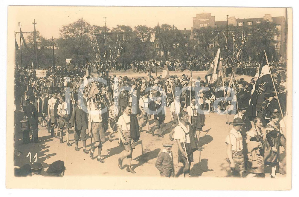 Fotografia d epoca originale 1920 ca GERMANIA Sfilata in abiti tradizionali  Gmunden  Foto COSTUME 14x9 cm 1