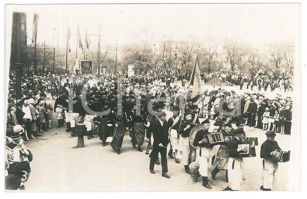 Fotografia d epoca originale 1920 ca GERMANIA Sfilata in costumi tradizionali  Foto 14x9 cm 1 1