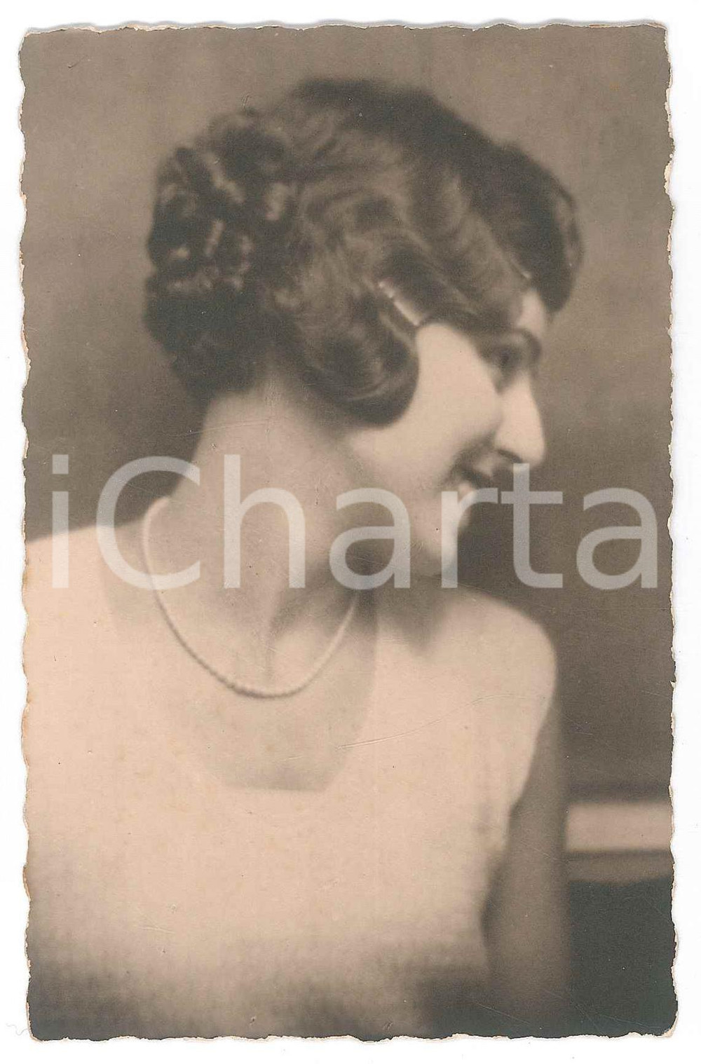 Fotografia d epoca originale 1930 ca COSTUME Giovane donna di profilo Foto anonima 9x14 cm 1