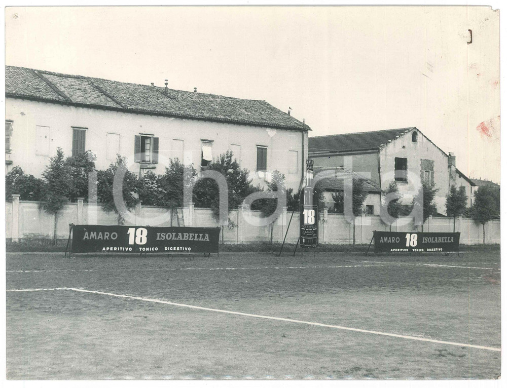 Fotografia d epoca originale 1960 MILANO Campo sportivo Enrico Cappelli  Insegne AMARO 18 ISOLABELLA Foto 1