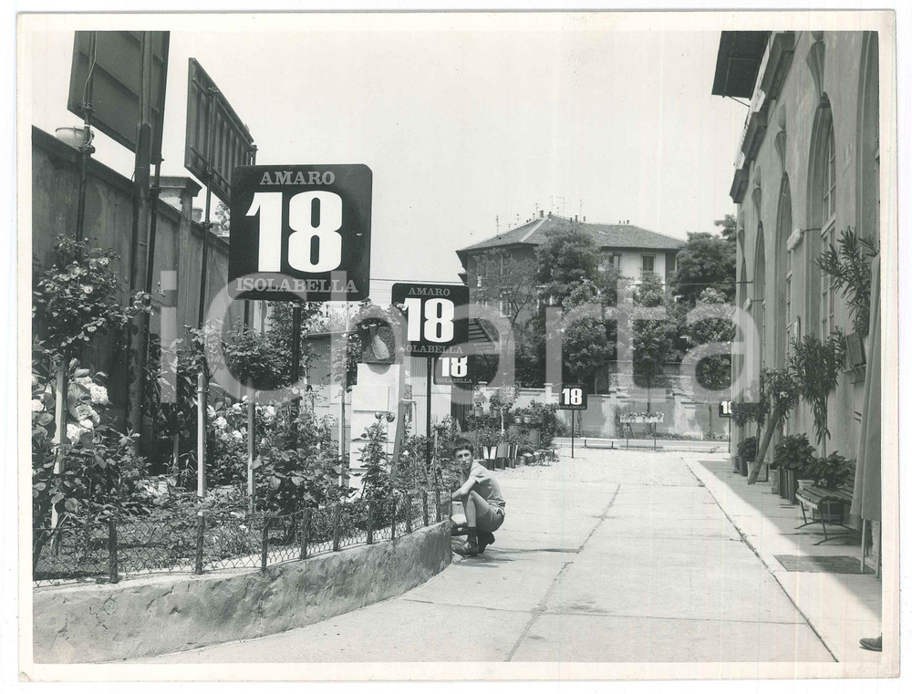 1965 ca MILANO (?) Affissioni AMARO 18 ISOLABELLA Foto 24x18 cm