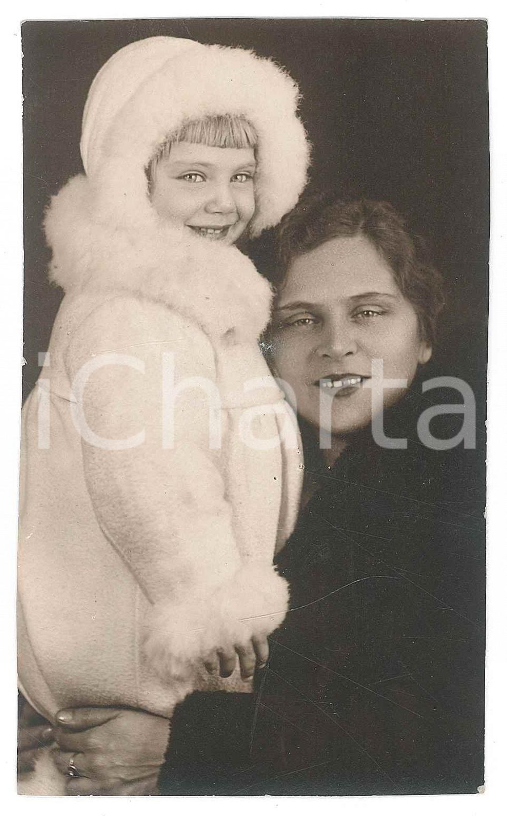 Fotografia d epoca originale 1937 COSTUME ITALIA Bambina in pelliccia con la madre  Foto 7x12 cm 1
