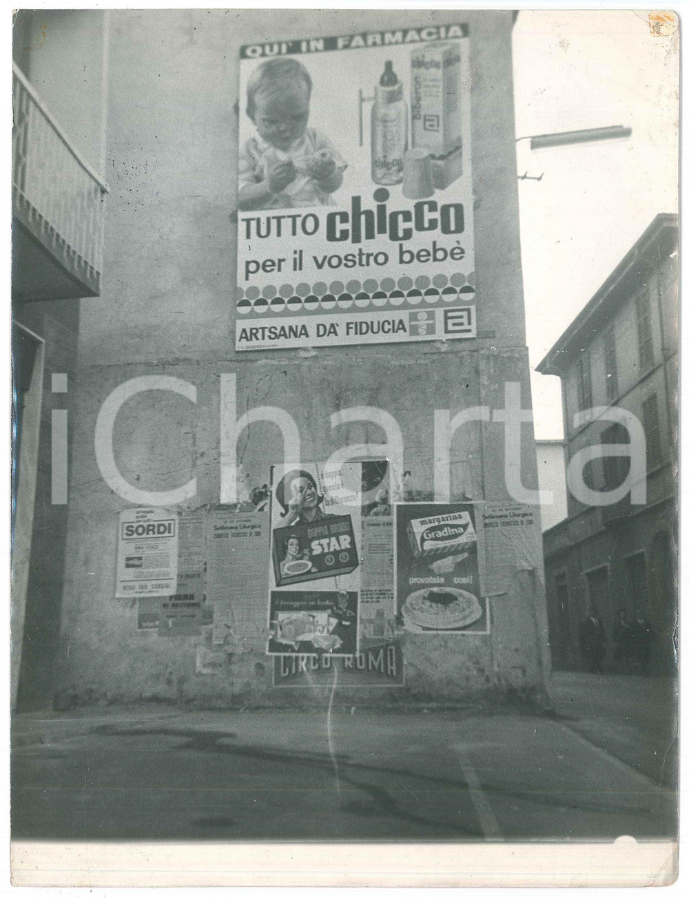 Fotografia d epoca originale 1957 MILANO Palazzo con manifesti CHICCO Brodo STAR Foto artistica 1
