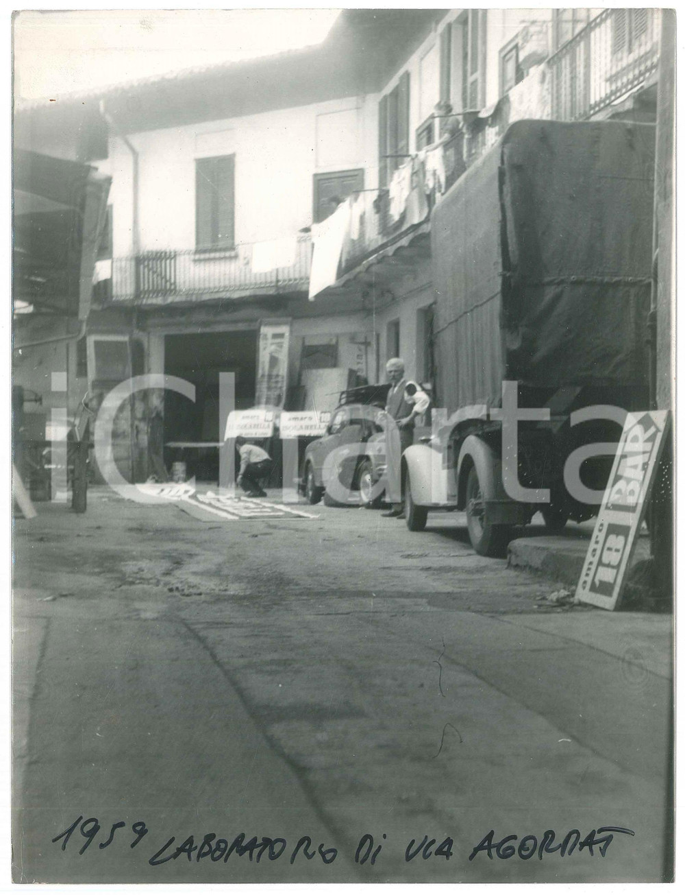 Fotografia d epoca originale 1959 MILANO Via Agordat Laboratorio GM GIUBERTI Pubblicità  e allestimenti FOTO 1