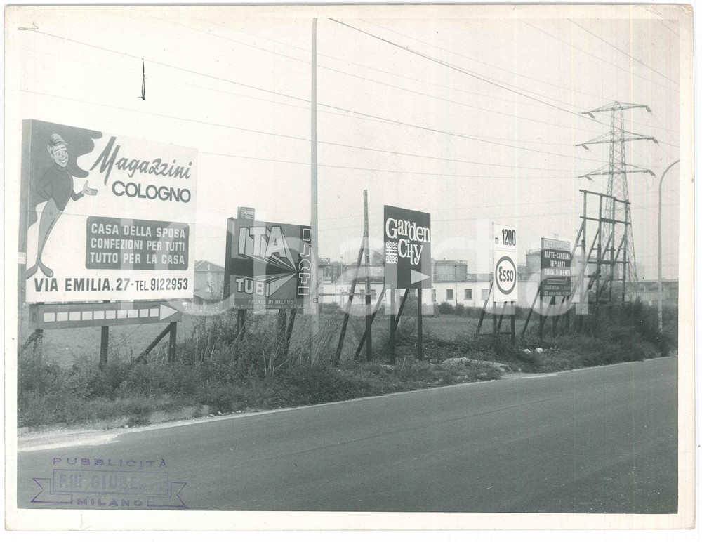 Fotografia d epoca originale 1970 ca COLOGNO MONZESE PubblicitÃ  Magazzini COLOGNO Ita Tubi GARDEN CITY Foto 1