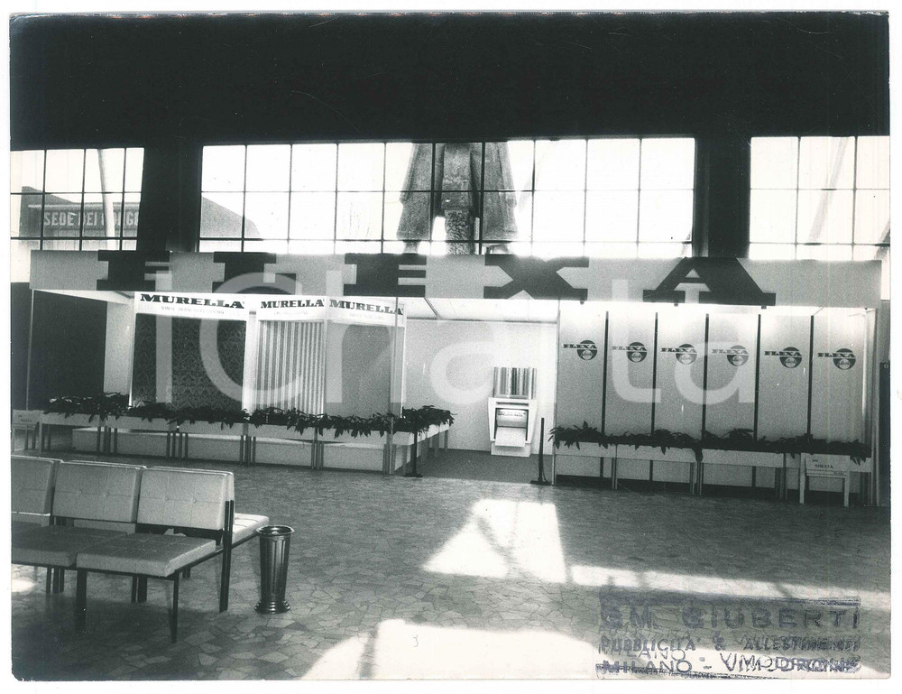Fotografia d epoca originale 1972 MILANO Fiera edilizia FINEDIL Stand MURELLA FLEXA Foto 24x18 cm 1