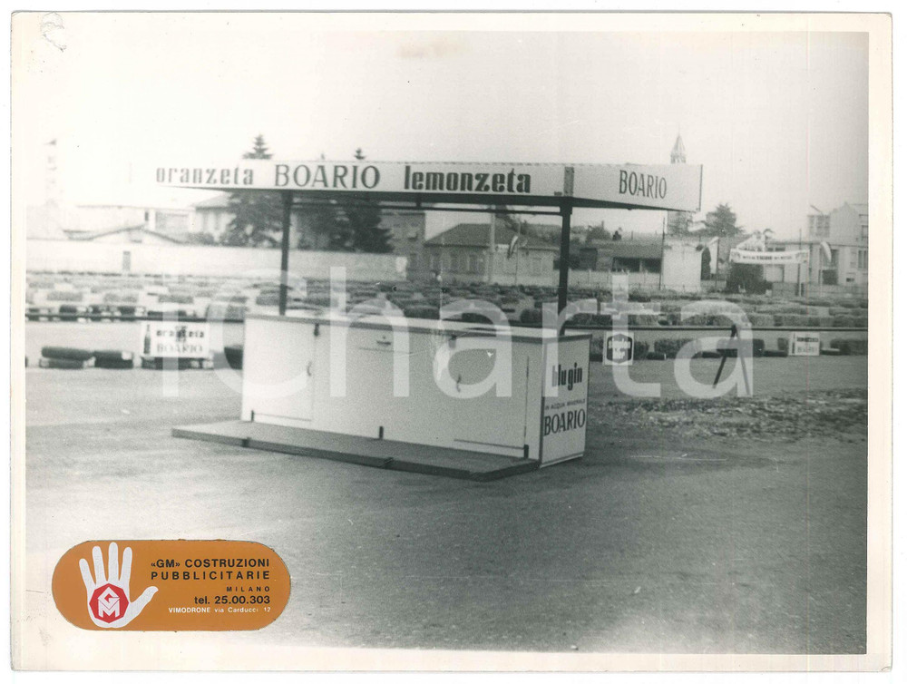 Fotografia d epoca originale 1965 ca ACQUA BOARIO Chiosco ORANZETA Lemonzeta BLU GIN Foto 24x18 cm 1