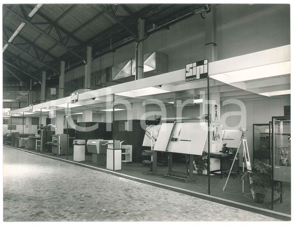Fotografia d epoca originale 1970 ca FIERA DI MILANO Stand ditta SIPI di Segrate ORTOGRAPH 5 Foto 24x18 cm 1