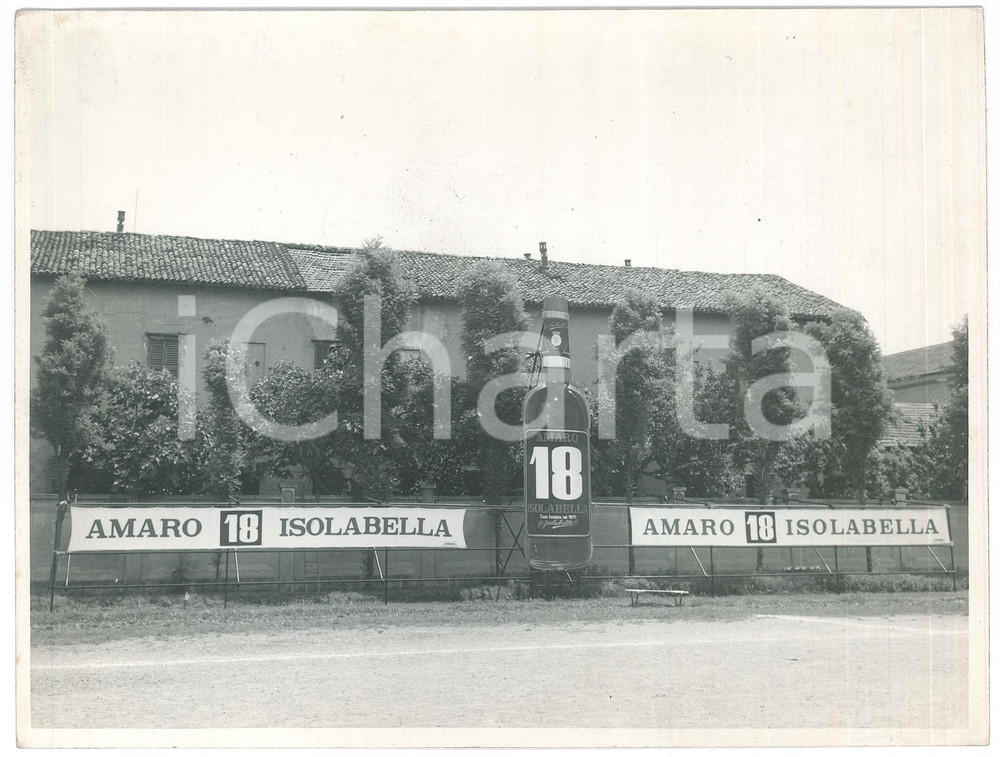 Fotografia d epoca originale 1967 MILANO Campo sportivo Enrico Cappelli  Insegne AMARO 18 ISOLABELLA Foto 1