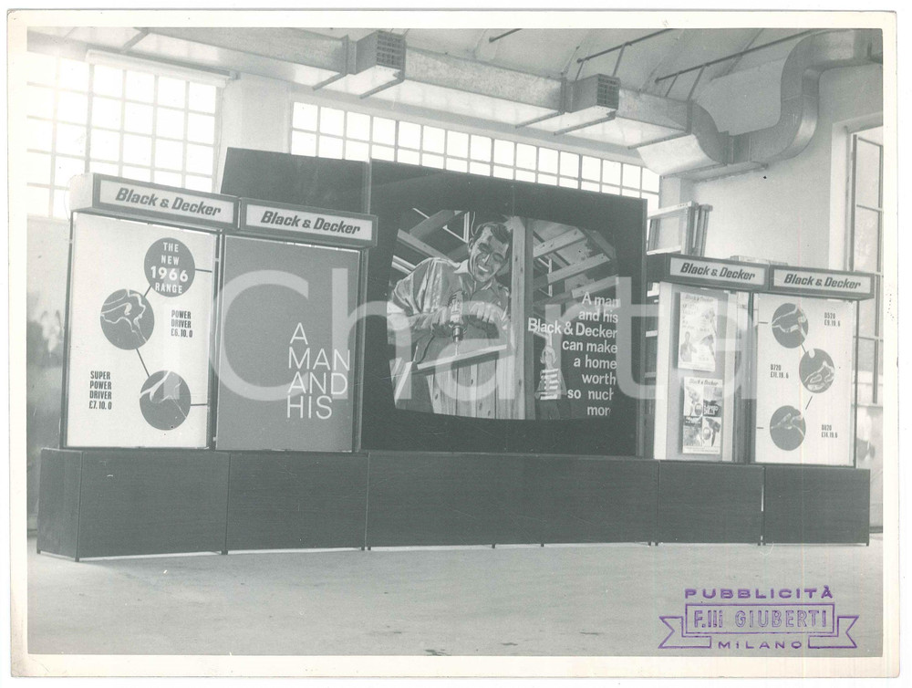 Fotografia d epoca originale 1966 ITALIA  FIERA Stand BLACK AND DECKER Foto 23x18 cm 1