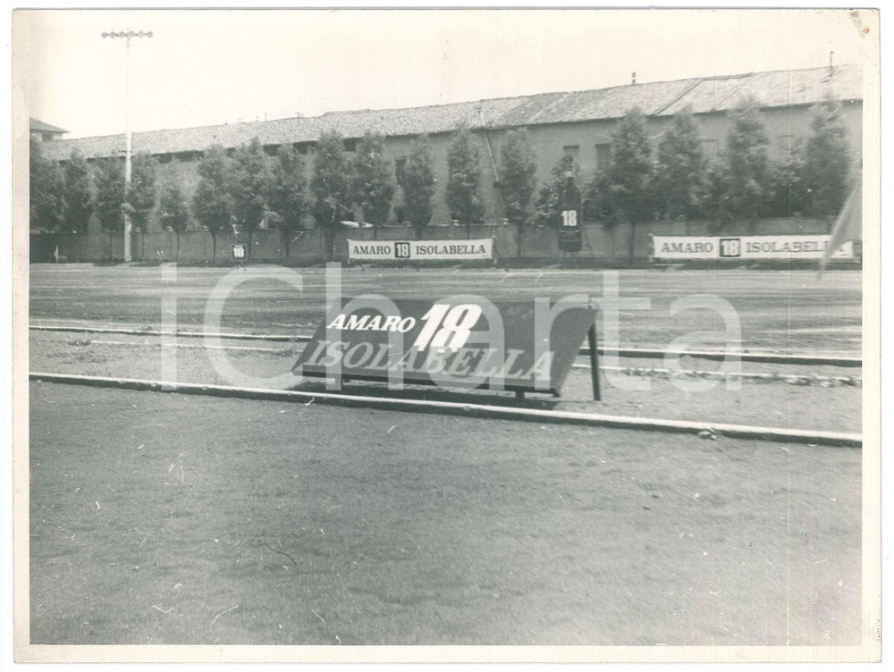 Fotografia d epoca originale 1960 MILANO Campo sportivo Enrico Cappelli  Insegne AMARO 18 ISOLABELLA Foto 1
