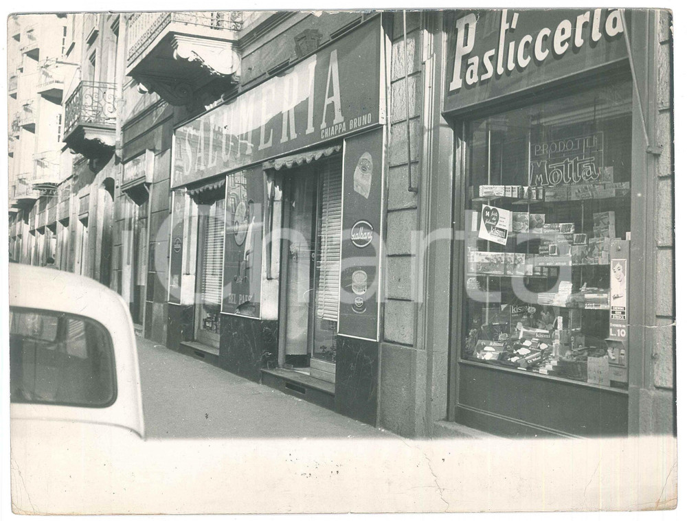 Fotografia d epoca originale 1969 MILANO ? Salumeria Bruno CHIAPPA Pasticceria prodotti MOTTA Foto 24x18 cm 1