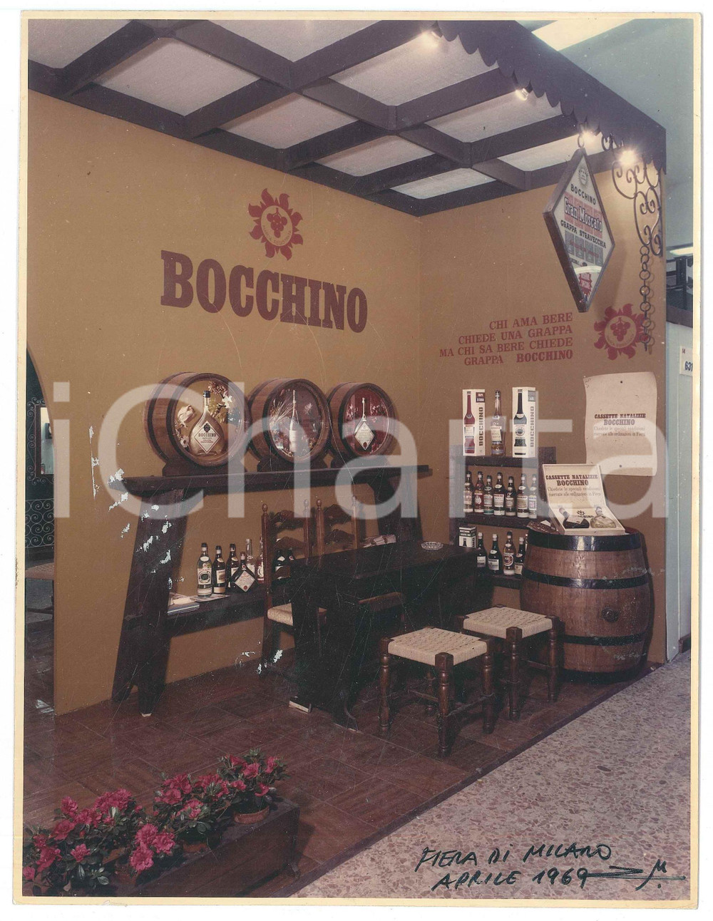 Fotografia d epoca originale 1969 FIERA DI MILANO Grappa BOCCHINO Stand  Foto 18x24 cm 1