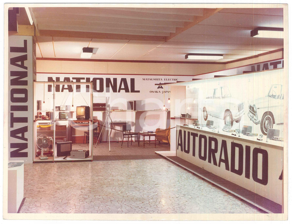 Fotografia d epoca originale 1959 FIERA DI MILANO Autoradio NATIONAL MATSUSHITA ELECTRIC Stand  Foto 24x18 1