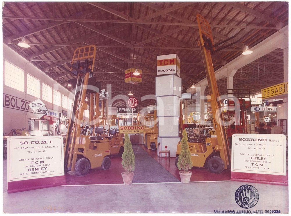 Fotografia d epoca originale 1969 FIERA DI MILANO ? Stand SO.CO.MI. Agente TCM Distributore HENLEY Foto 1
