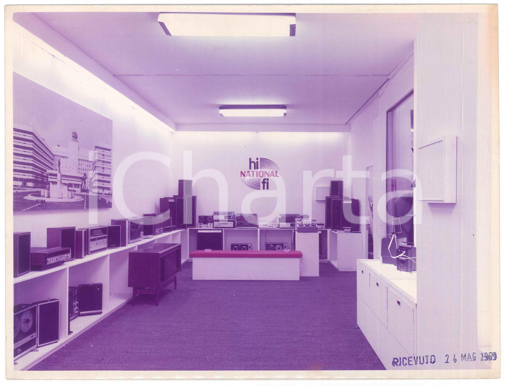 Fotografia d epoca originale 1969 FIERA DI MILANO Stand HIFI Autoradio NATIONAL Foto 24x18 cm 1 1