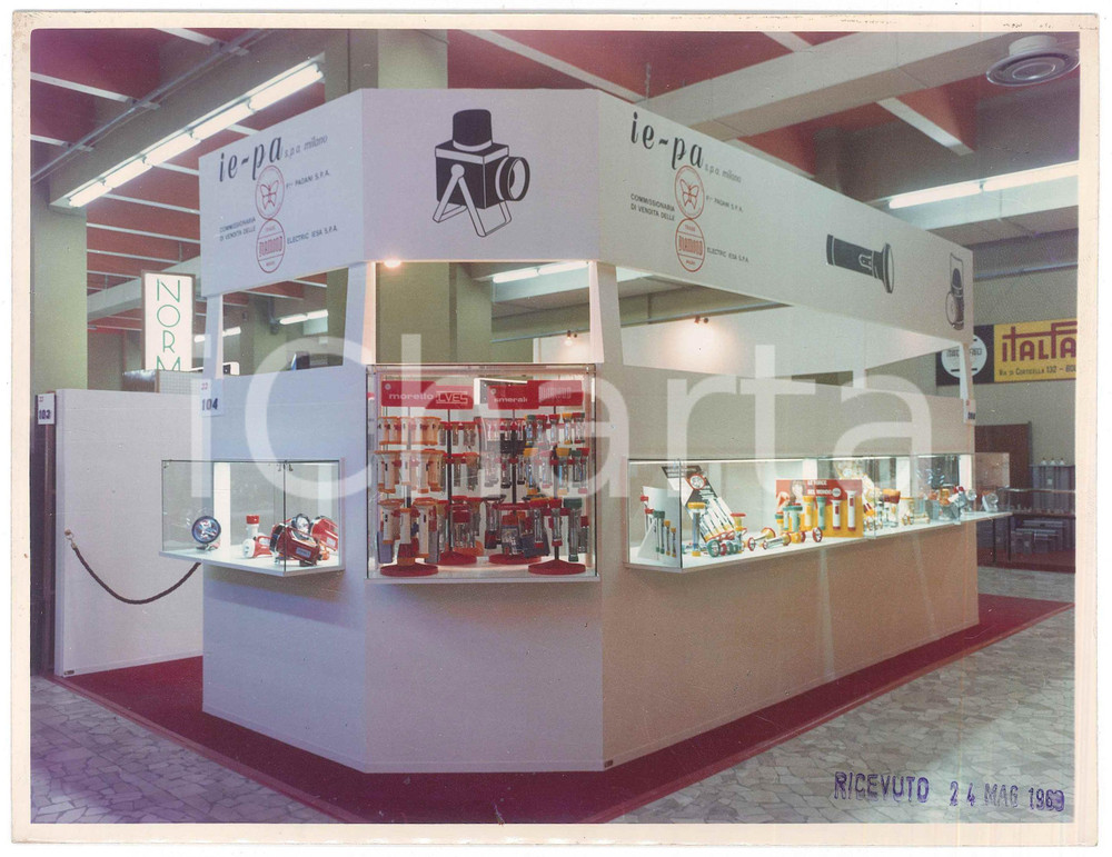 Fotografia d epoca originale 1969 FIERA DI MILANO Torce IEPA MILANO Stand  Foto 24x18 cm 1