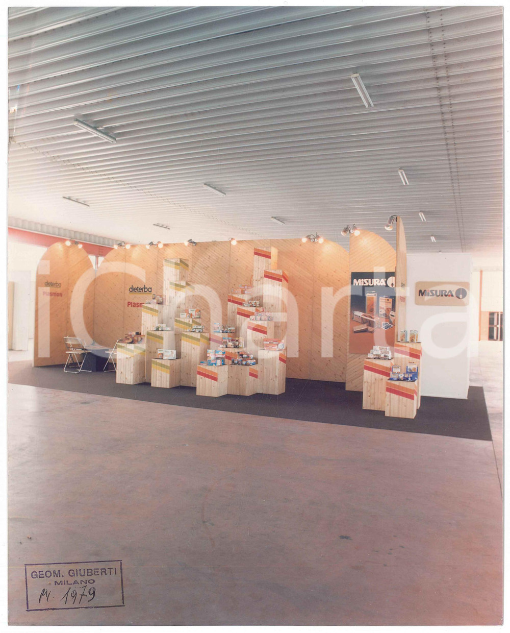 Fotografia d epoca originale 1979 MILANO  LINATE Aeroporto FORLANINI Stand Dieterba PLASMON Misura  Foto 1