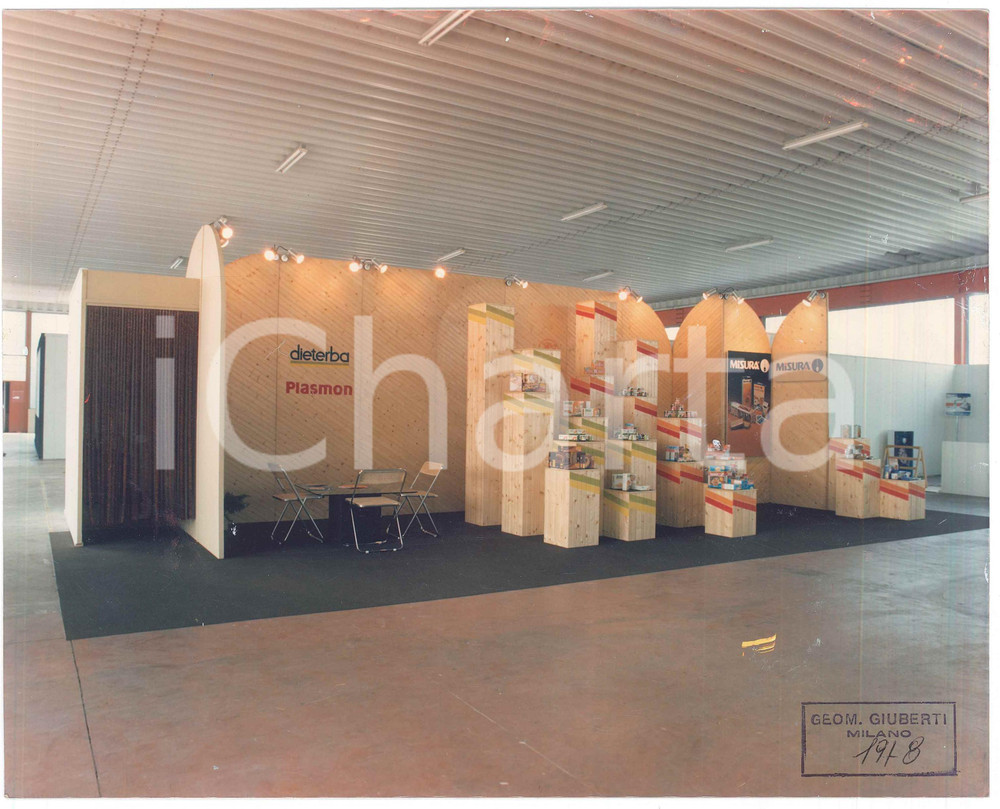 Fotografia d epoca originale 1978 MILANO  LINATE Aeroporto FORLANINI Stand Dieterba PLASMON Misura  Foto 1