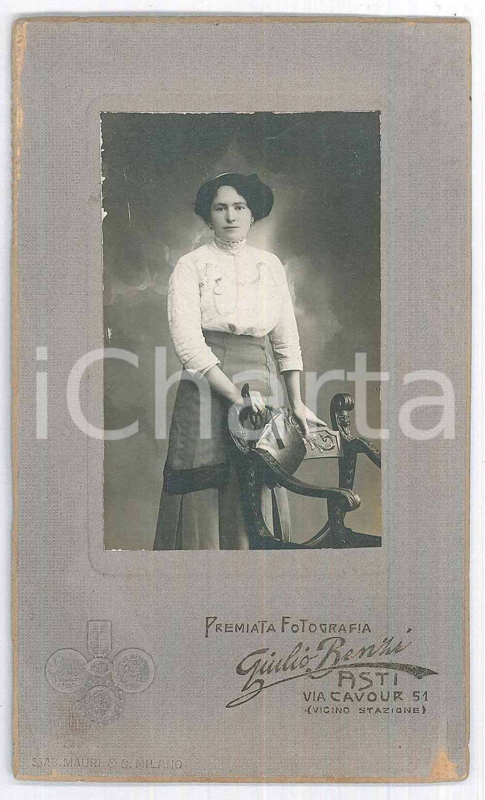 Fotografia d epoca originale 1910 ca ASTI Donna con la borsetta  Ritratto in piedi  Foto Giulio BENZI CDV 1