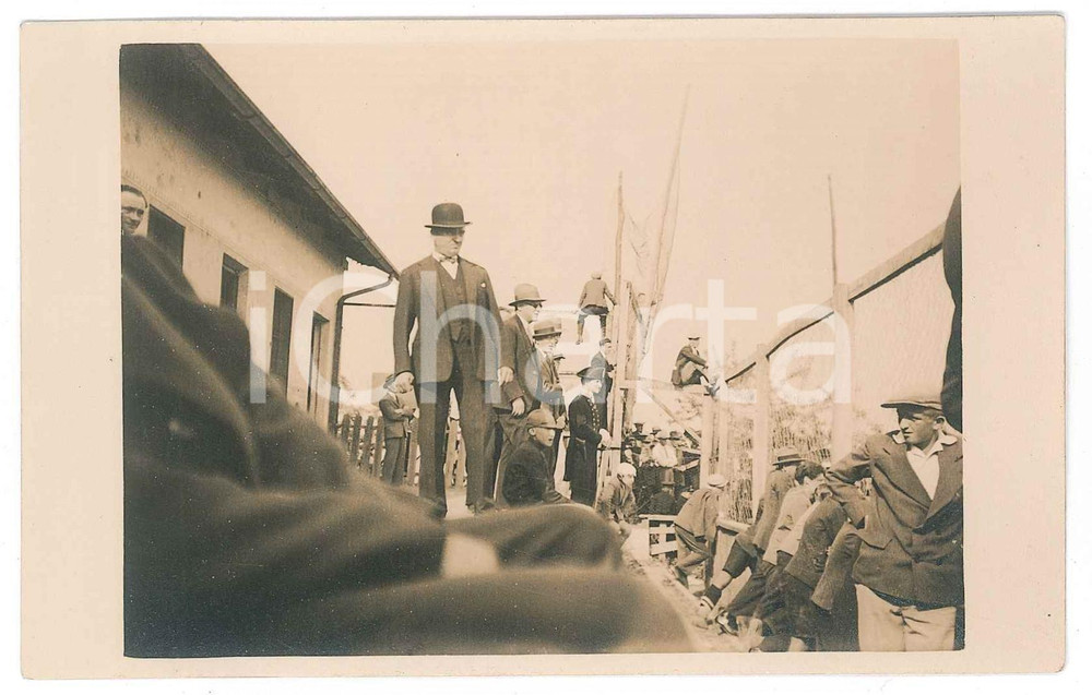 Fotografia d epoca originale 1925 ca ITALIA Spettatori sugli di una gara sportiva Foto anonima 14x9 cm 1