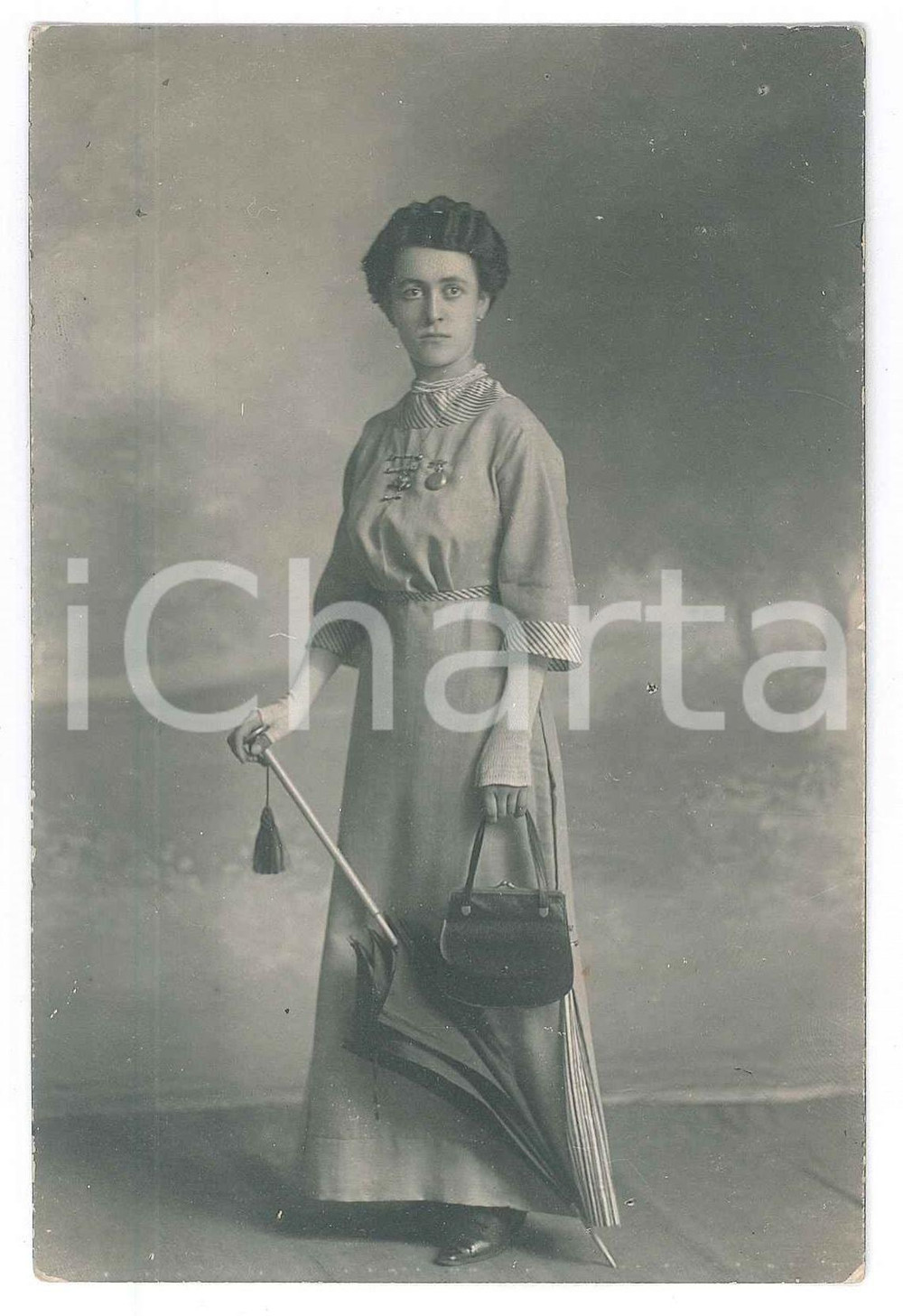 Fotografia d epoca originale 1911 TORINO Donna in abito da passeggio Foto cartolina A. PECCHIOLI 9x14 cm 1