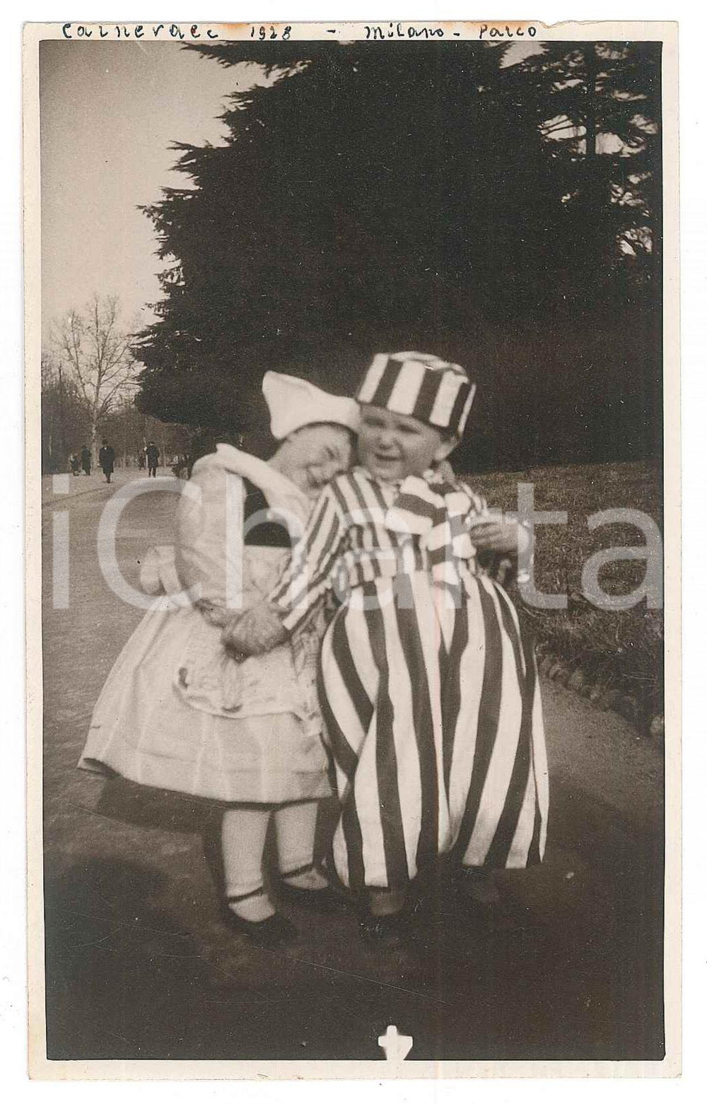 Fotografia d epoca originale 1928 MILANO Parco Sempione  CARNEVALE  Bambini in costume Foto 8x13 cm 1