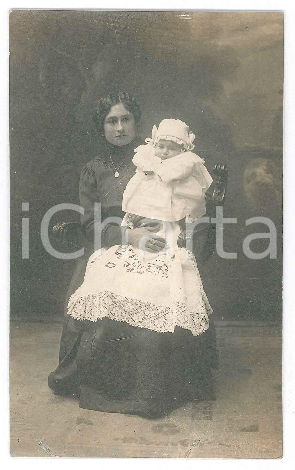 Fotografia d epoca originale 1910 ca ITALIA Madre e figlio nel giorno del Battesimo Foto cartolina 1