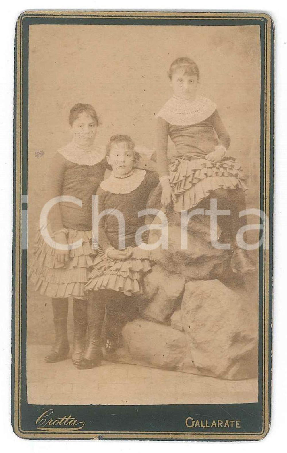 Fotografia d epoca originale 1880 ca GALLARATE VA Tre giovani sorelle  Ritratto  Foto CROTTA CDV 1