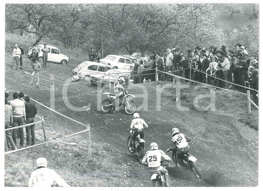 Fotografia d epoca originale 1981 NEMBRO Campionato italiano MOTOCROSS Motociclisti e pubblico  Foto 18x12 1