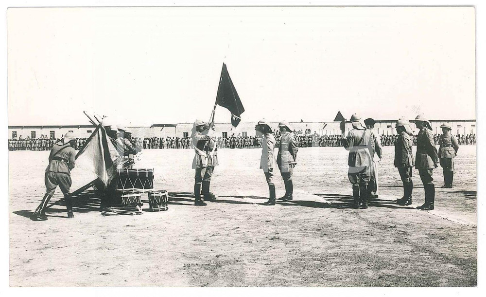 Fotografia d epoca originale 1930 ca NORD AFRICA Truppe coloniali  Cerimonia militare  Foto cartolina 1