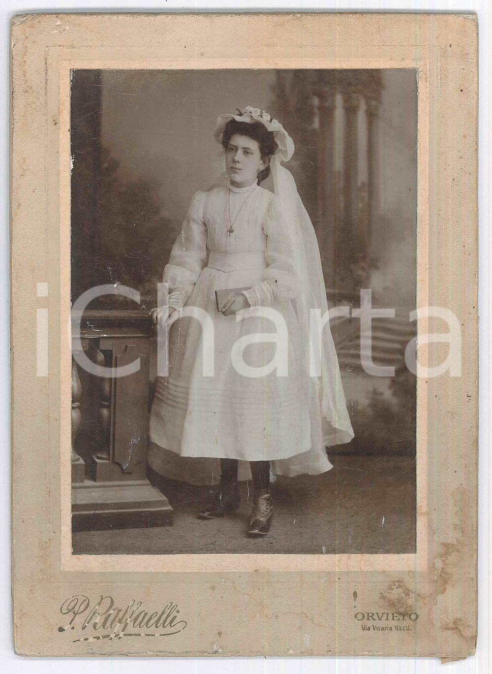 Fotografia d epoca originale 1915 ca ORVIETO Ragazza nel giorno della Cresima Foto P. RAFFAELLI 13x18 cm 1