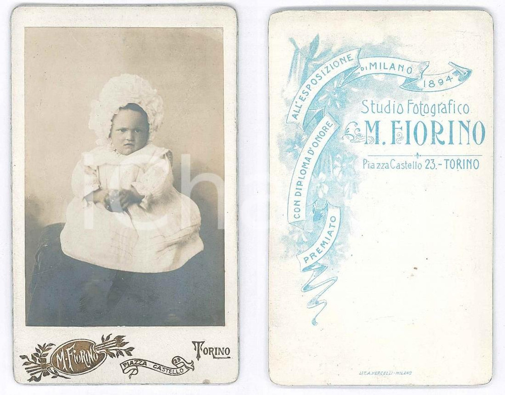 Fotografia d epoca originale 1895 ca TORINO Bambina in abito bianco e cuffietta  Foto M. FIORINO CDV 1